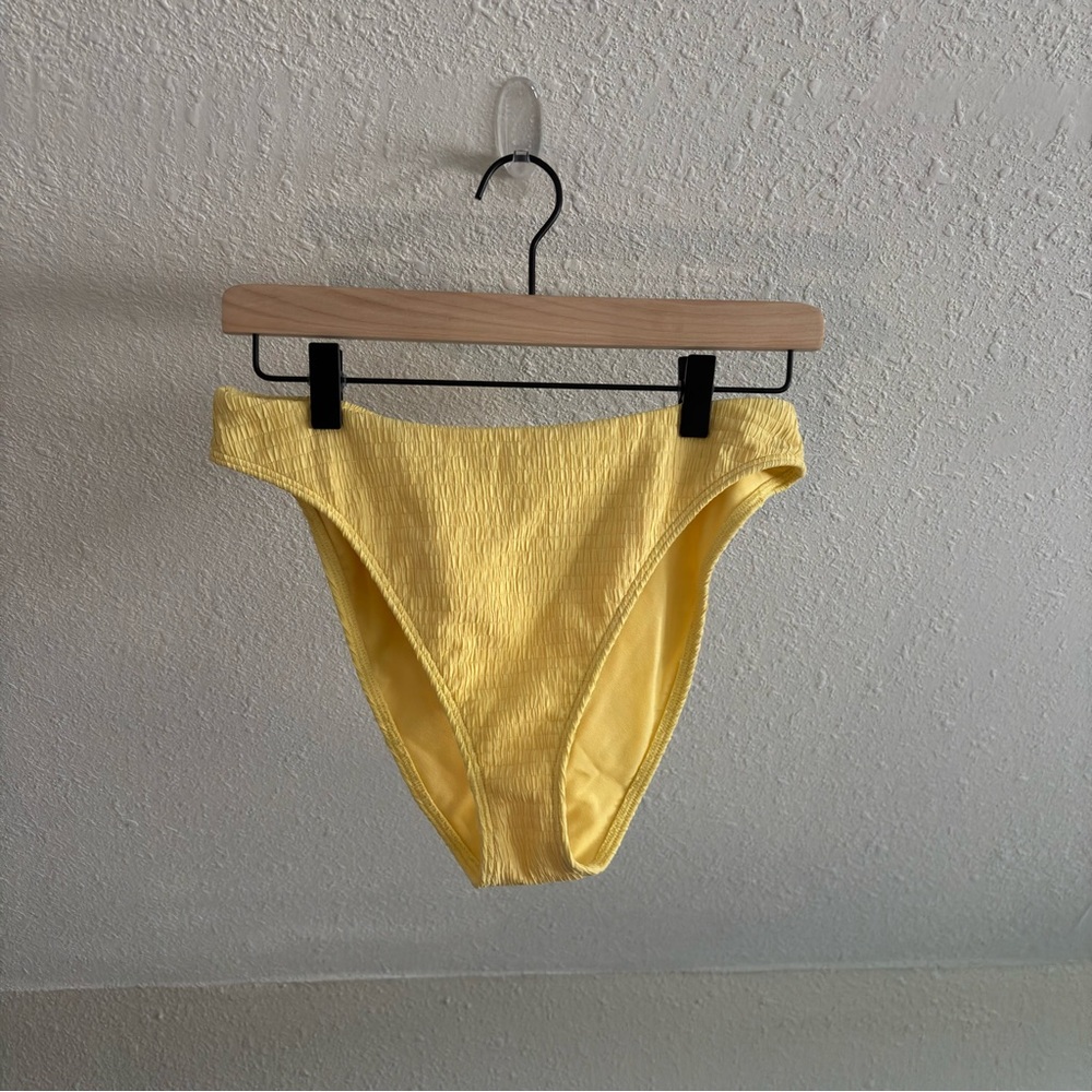 🍌Mid-Rise High-Leg Moderate Bottom🍌